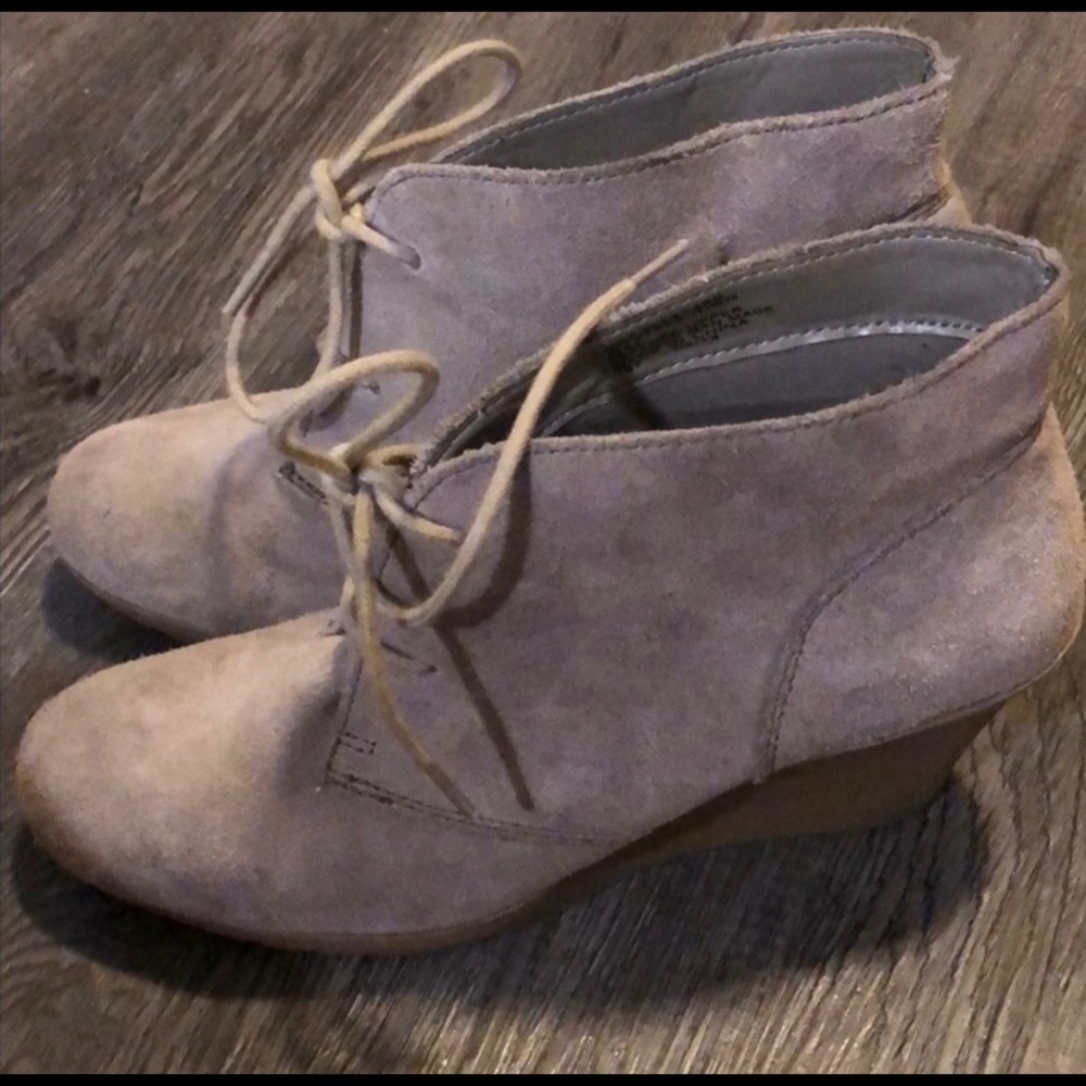 💰Tan / beige wedge booties very versatile 💰